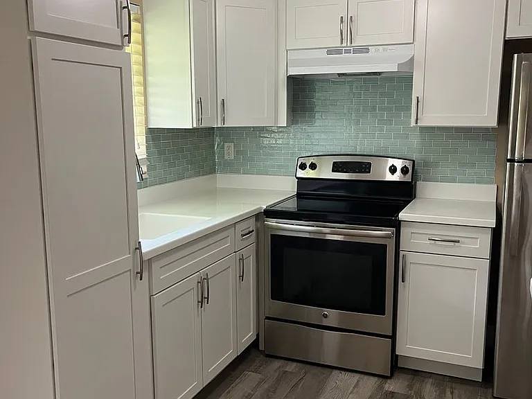 2473 SE Washington St N — Photo 3