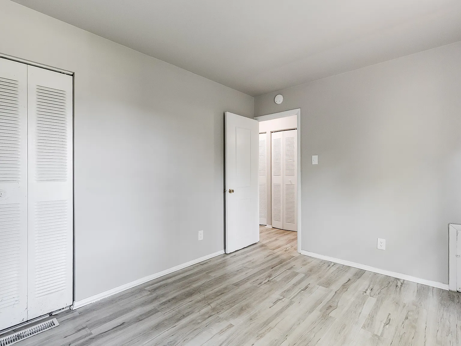 3 bed, 1.5 bath, 1200 sqft, $1,909 — Photo 3