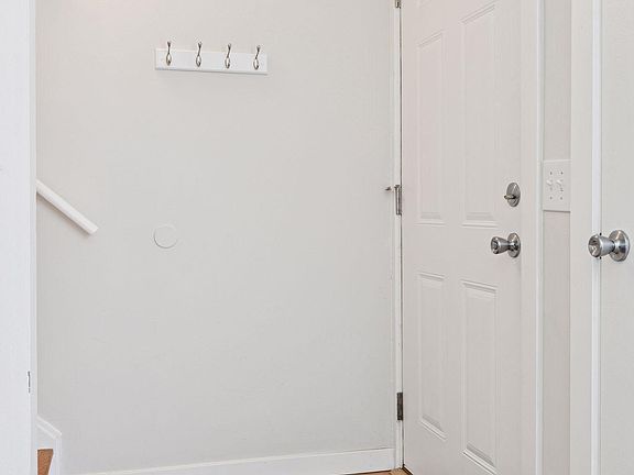 3rd image of 6499 Barrie Rd