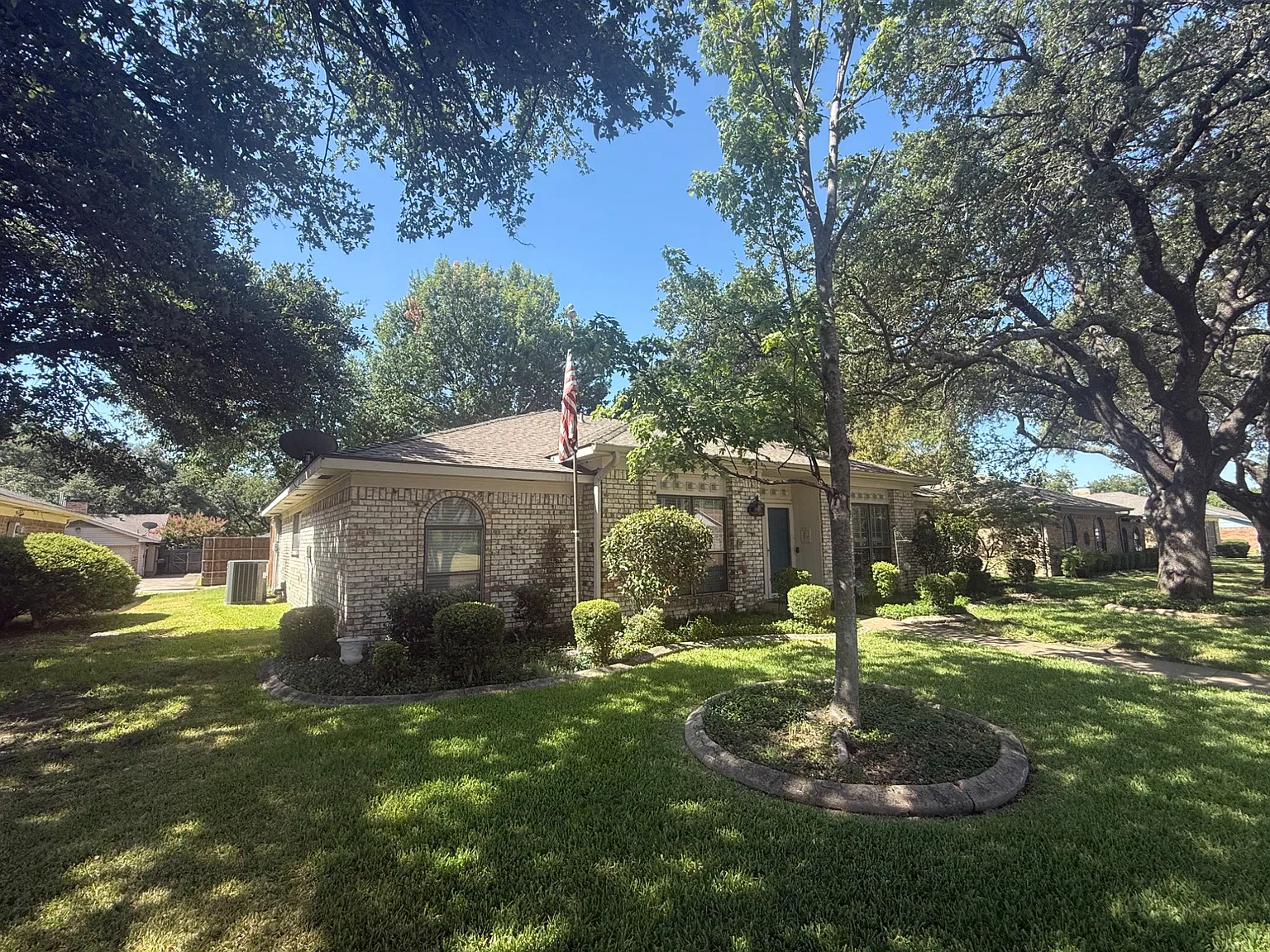 3 bed, 1810 sqft, $2,400 — Photo 4