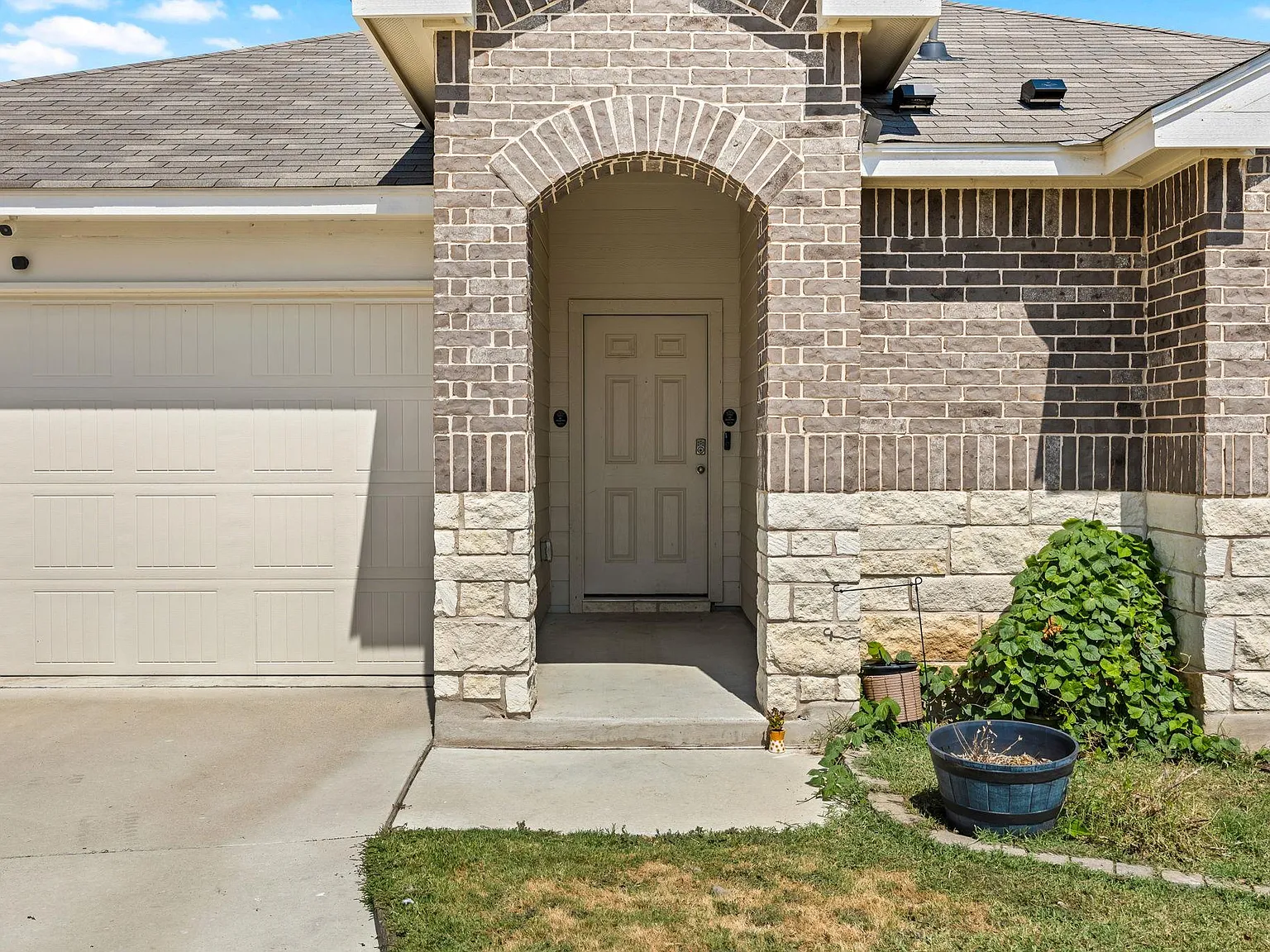 3 bed, 2.0 bath, 1251 sqft, $1,700 — Photo 2