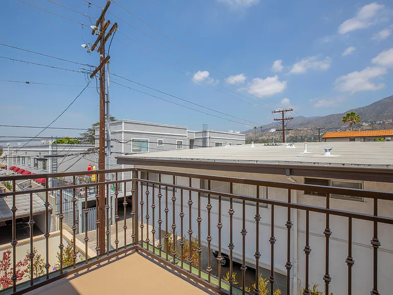 1029 Melrose Ave #104 — Photo 42