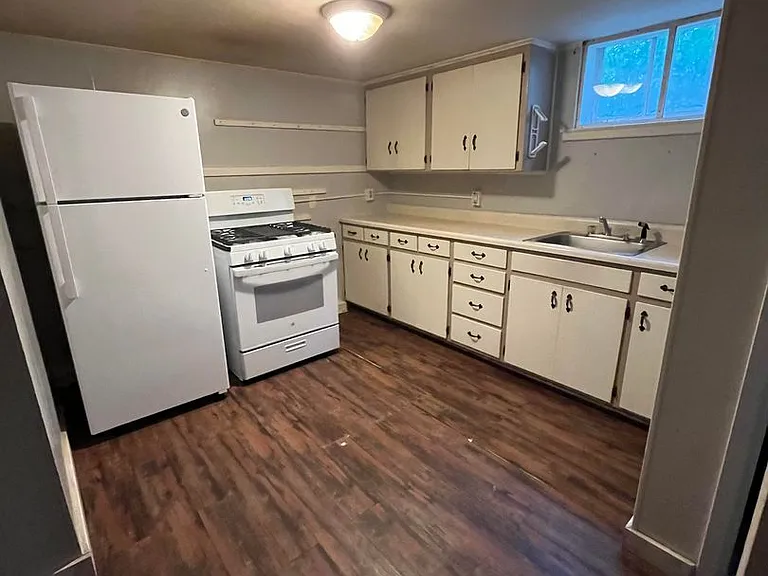 1308 W 4th — Photo 1