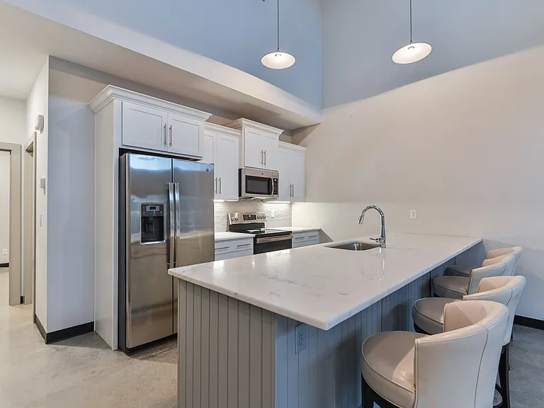 703 Lyndon Ln — Photo 6