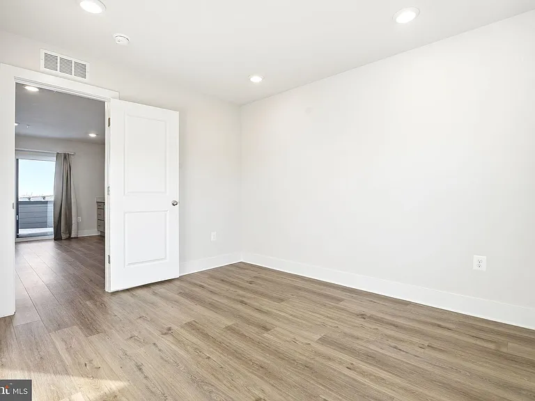 116 Crown St — Photo 26