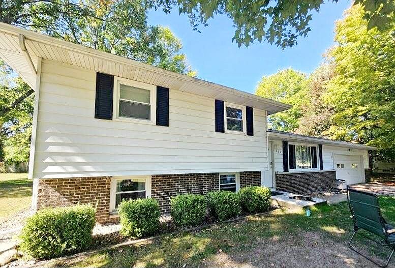 1st image of 302 Orchard Ct