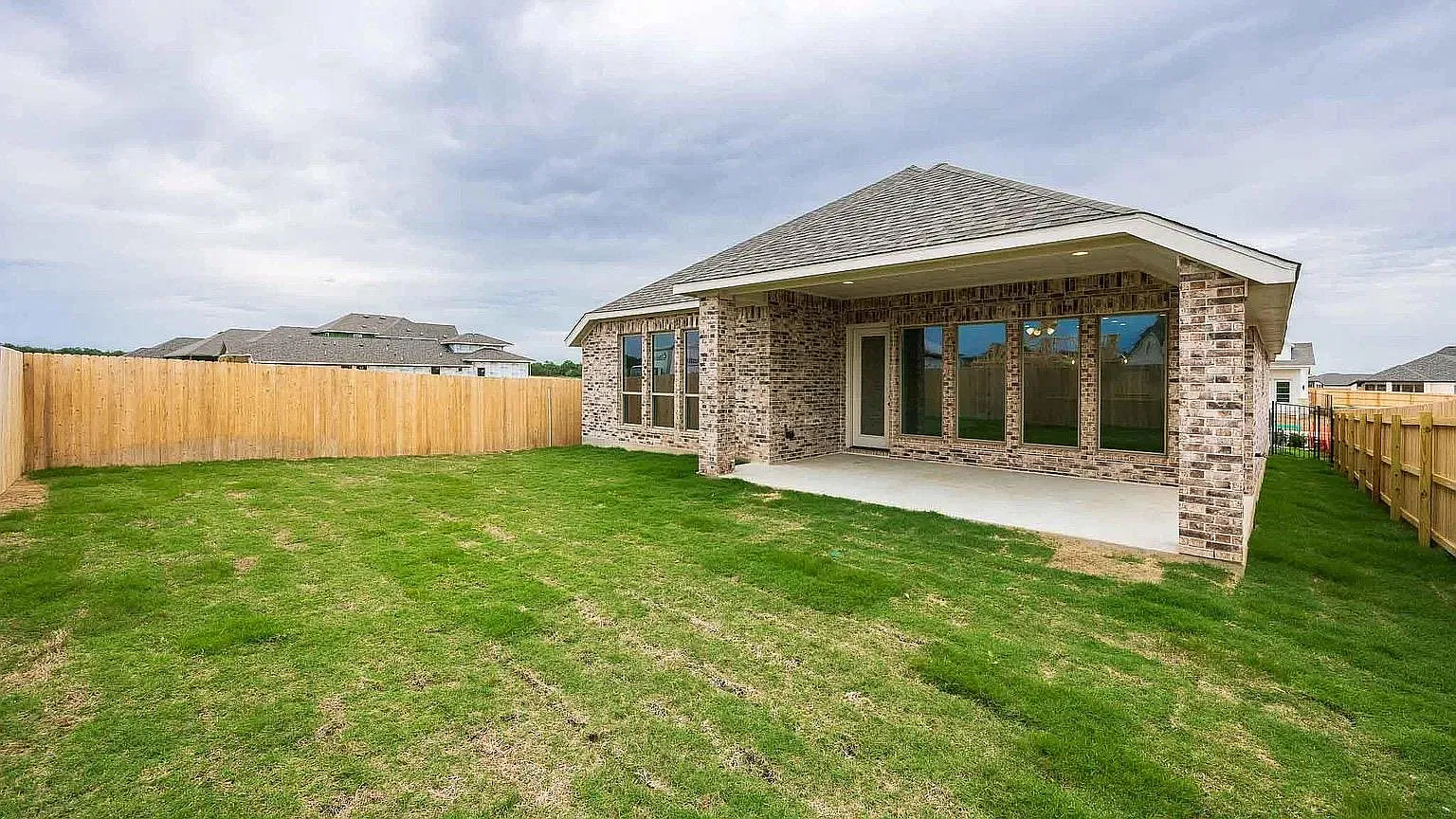 4 bed, 3.0 bath, 2545 sqft, $2,499 — Photo 2