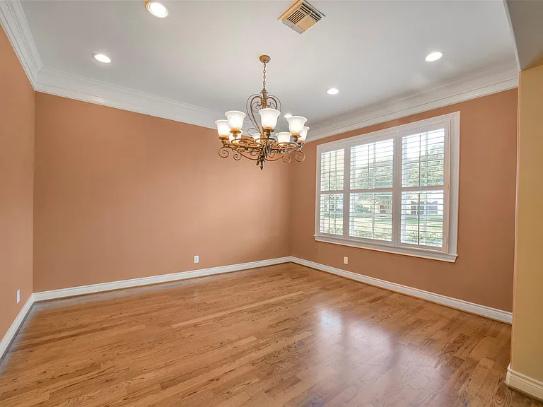 2307 Sheridan St — Photo 6