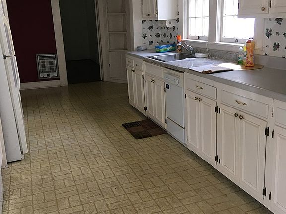 3rd image of 307 E 4th St