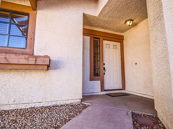 5th image of 660 Thornewood Pl
