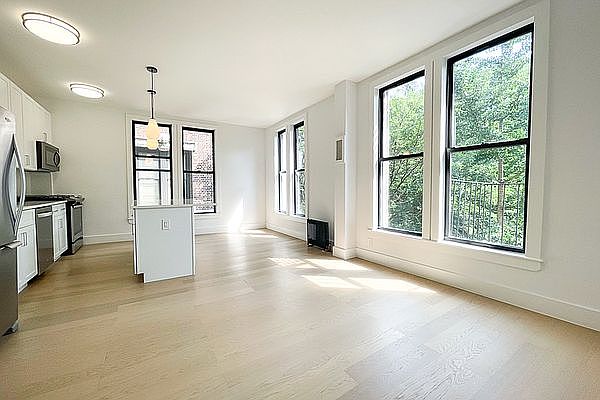 1st image of 217 Central Park N #11
