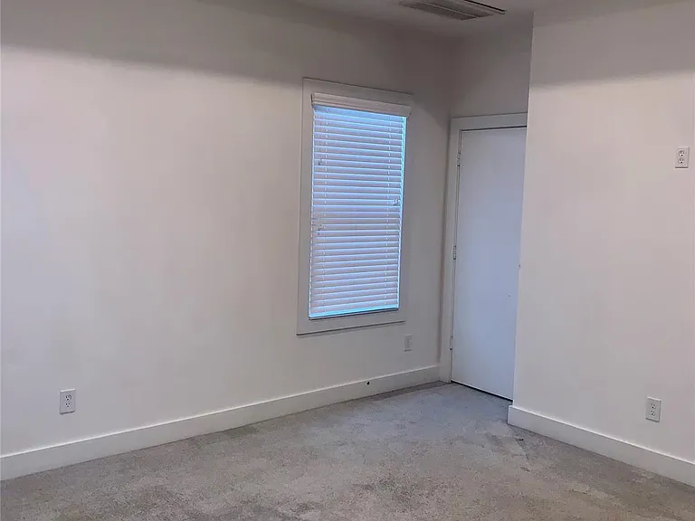 10209 Las Nubes Ave — Photo 12