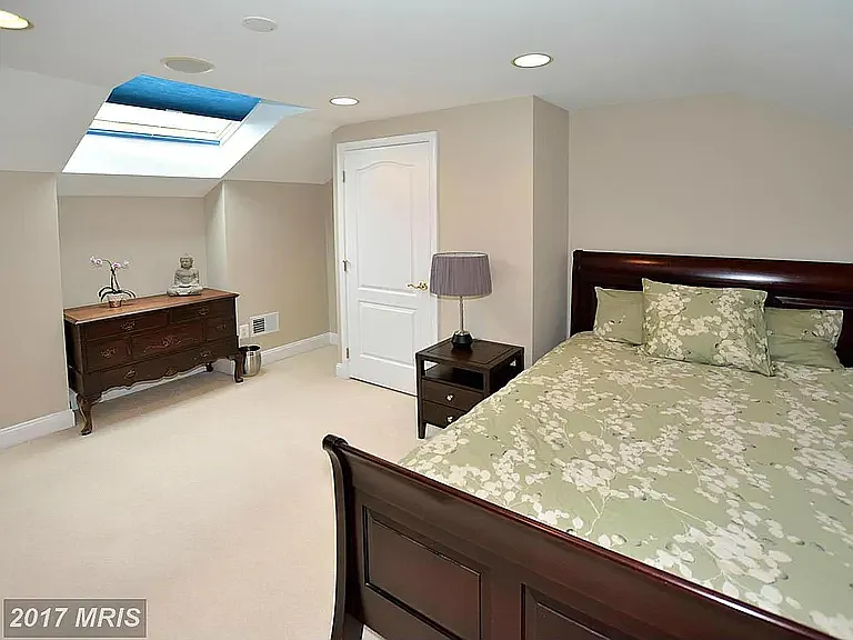 20156 Valhalla Sq — Photo 20