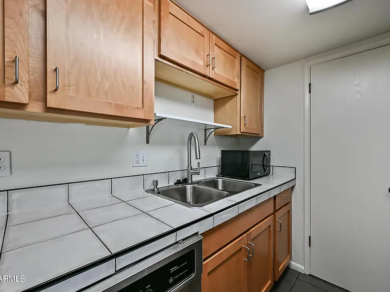 729 E Cochise Dr #B — Photo 10