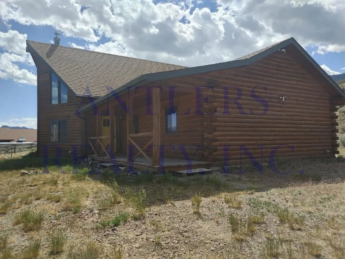 4 bed, 2.0 bath, 1796 sqft, $2,000 — Photo 2