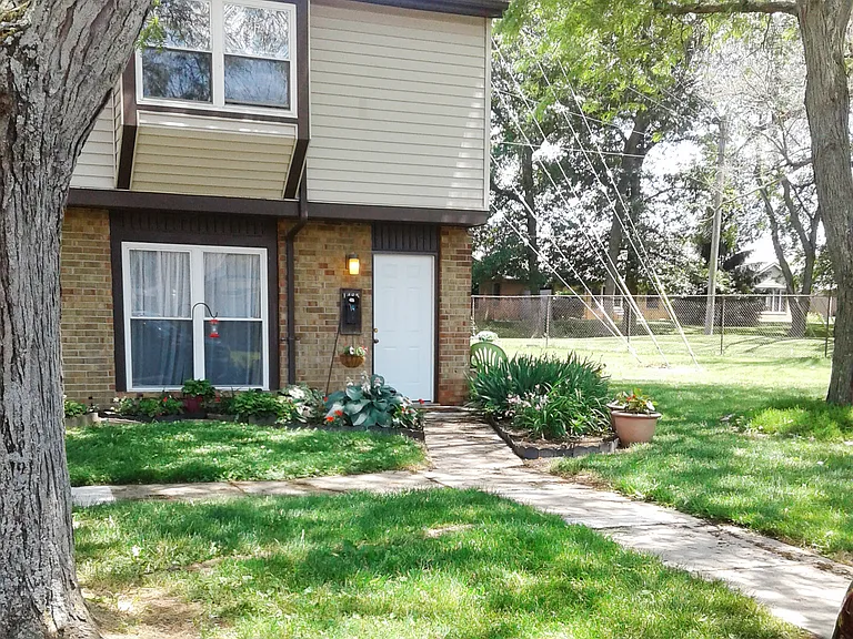 1554 Greene Lake Dr — Photo 1