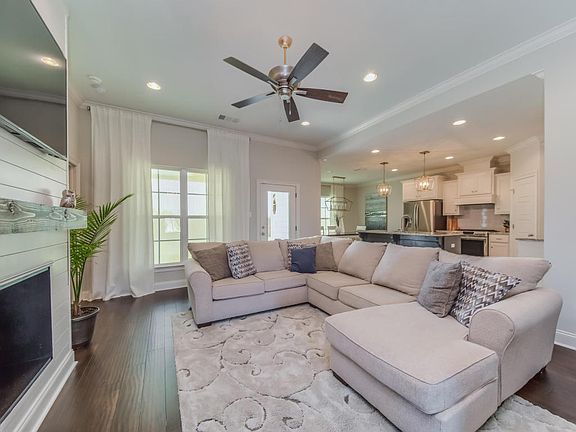 4th image of 317 Benedict Dr