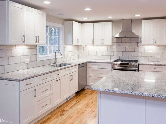 2nd image of 611 Golf View Dr