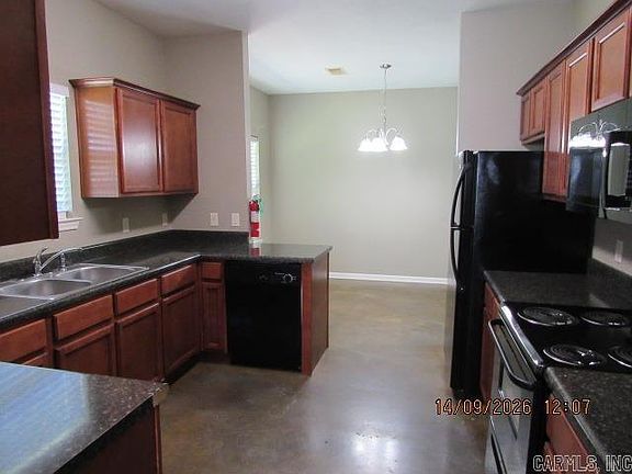 5th image of 1410 Robins St #12