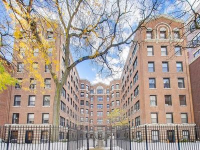 725 W Sheridan Rd APT 10E, Chicago, IL, 60613