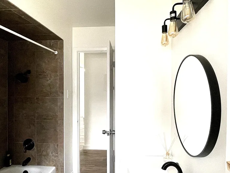 1903 Betsy Ln — Photo 14