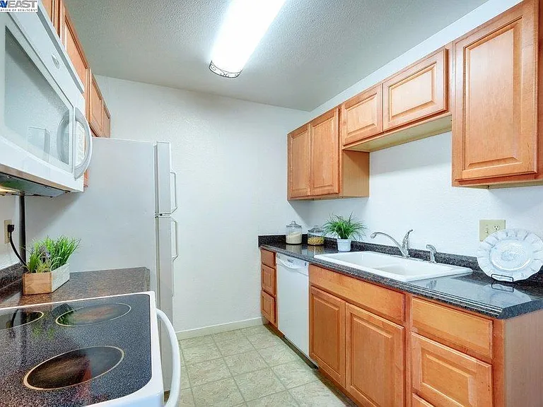 25000 Copa Del Oro Dr #201 — Photo 21