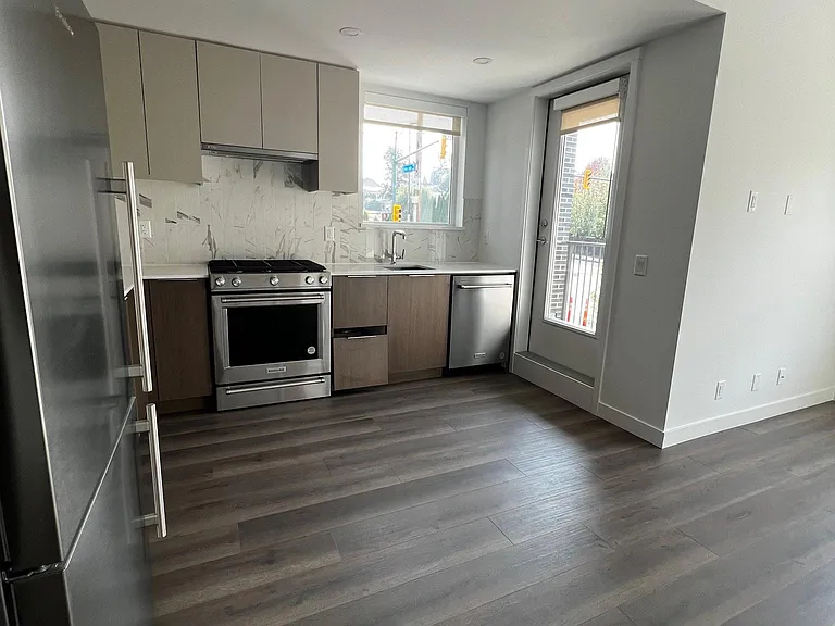 645 Como Lake Ave #204 — Photo 16