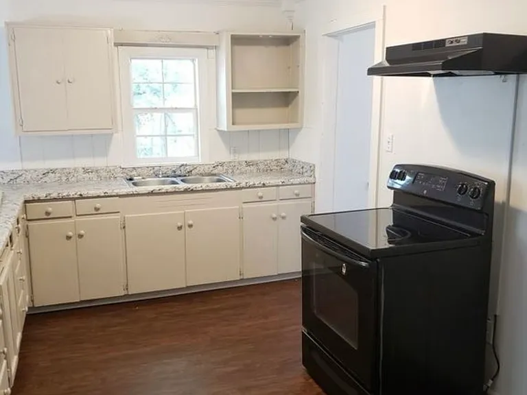 556 Lesesne St — Photo 10