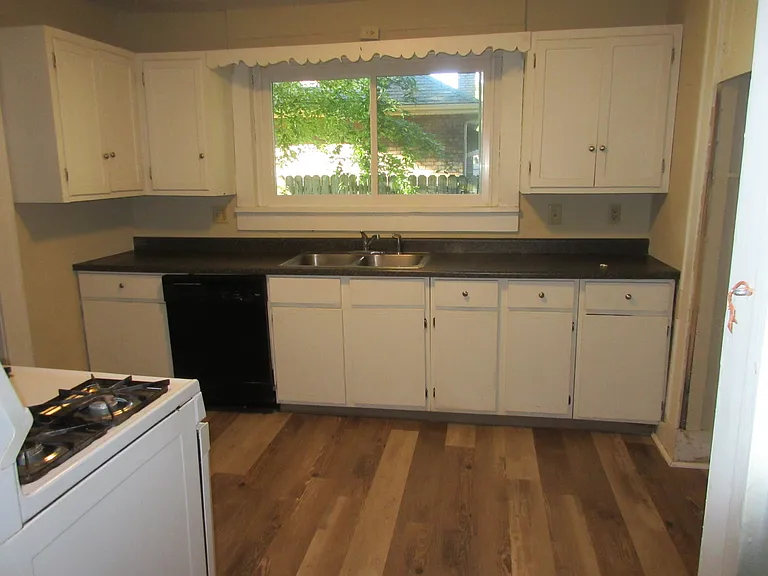 2336 E Cherry St — Photo 10