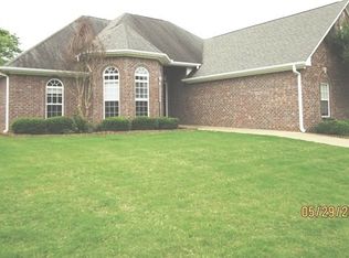 202 Dunolly Ln, Florence, AL 35633