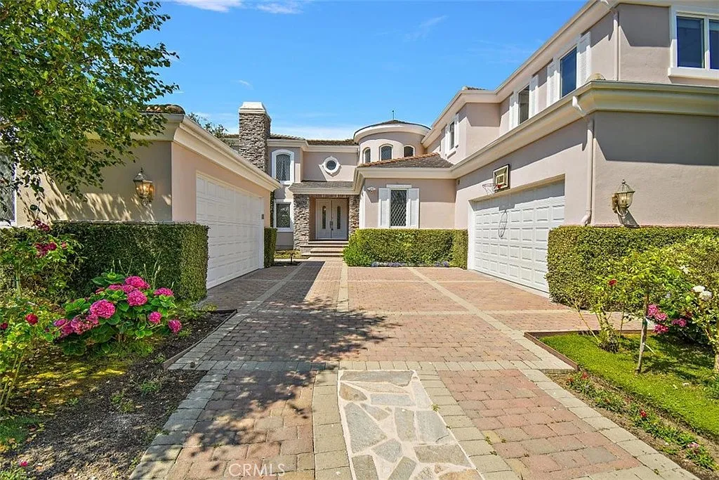 6 bed, 5.5 bath, 5165 sqft, $20,000 — Photo 2