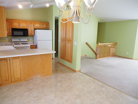 2nd image of 709 Buffalo Hills St