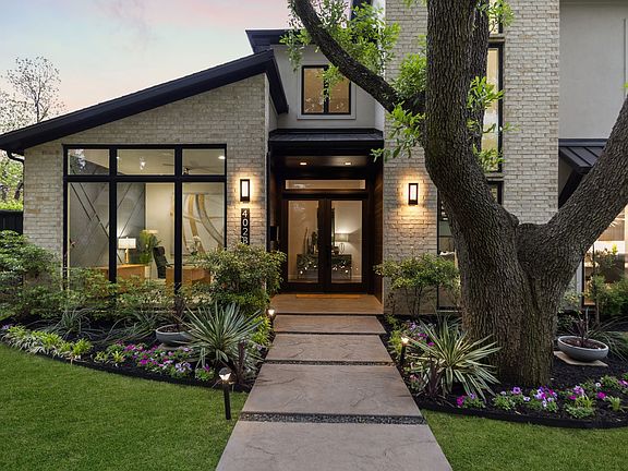 2nd image of 4028 Courtshire Dr