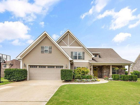 2nd image of 204 Coral Ct