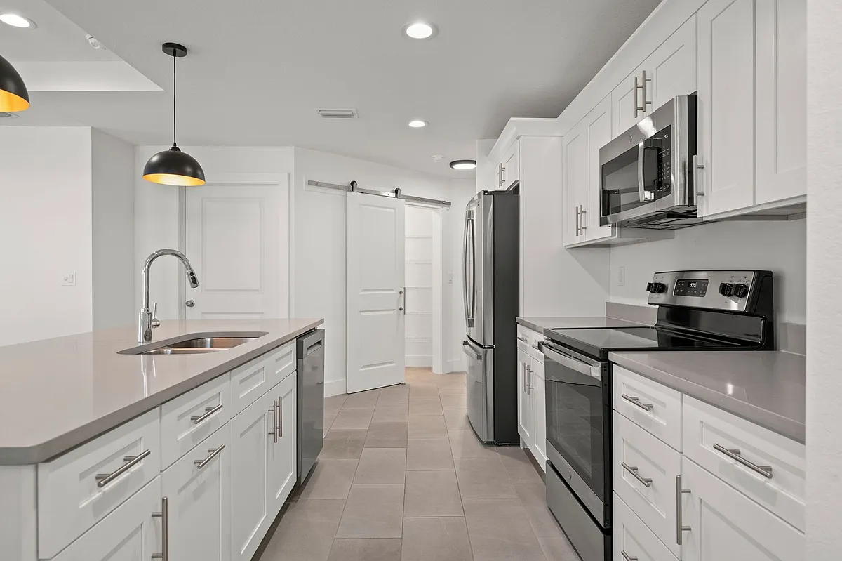 Building Photo - 1392 San Cristobal Ave