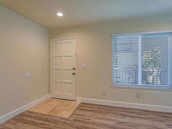 5th image of 470 Boynton Ave #9