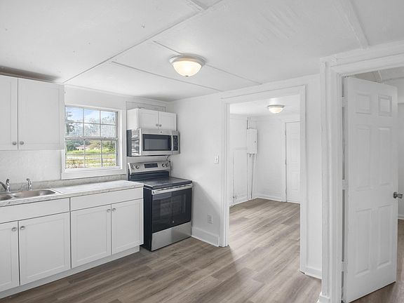 4th image of 213 Japonica Avenue