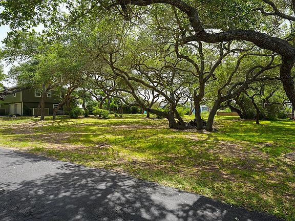 2nd image of 9 Bahama St