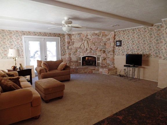 3rd image of 19181 Montrose Dr