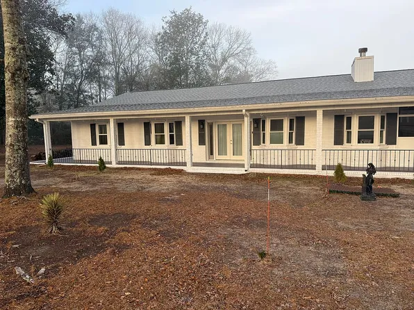 1429 Chippendale Rd, Cantonment, FL 32533