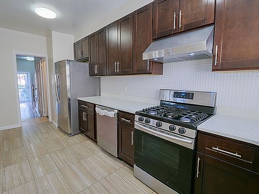 5th image of 17502 Jewel Ave