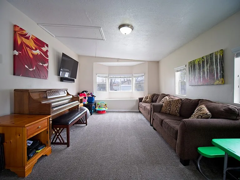 3292 S 4400 W — Photo 11