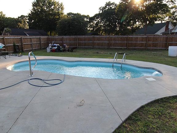 3rd image of 1320 Kentwood Dr