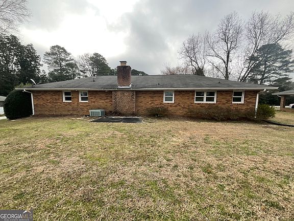 3rd image of 2161 Pine Rd