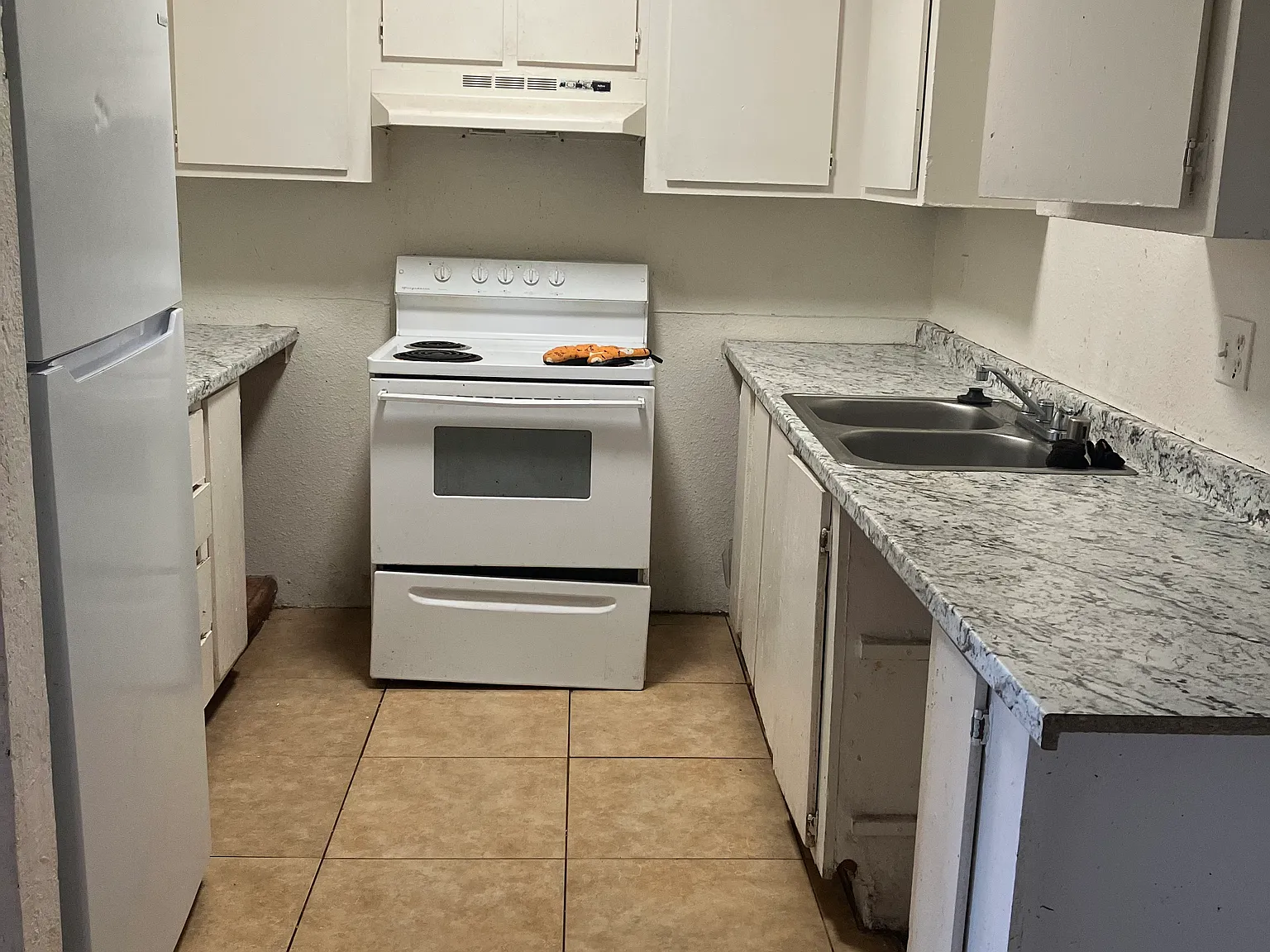 3 bed, 1200 sqft, $1,900 — Photo 2