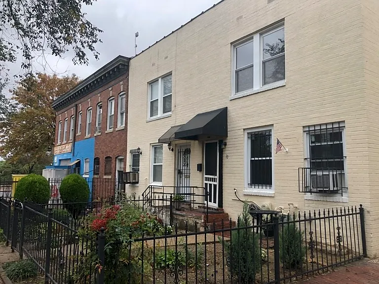 10 Channing St NE — Photo 18