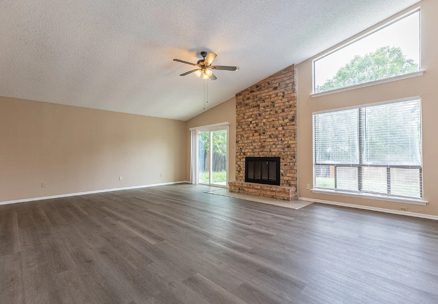 3 bed, 2.0 bath, 1424 sqft, $1,500 — Photo 3