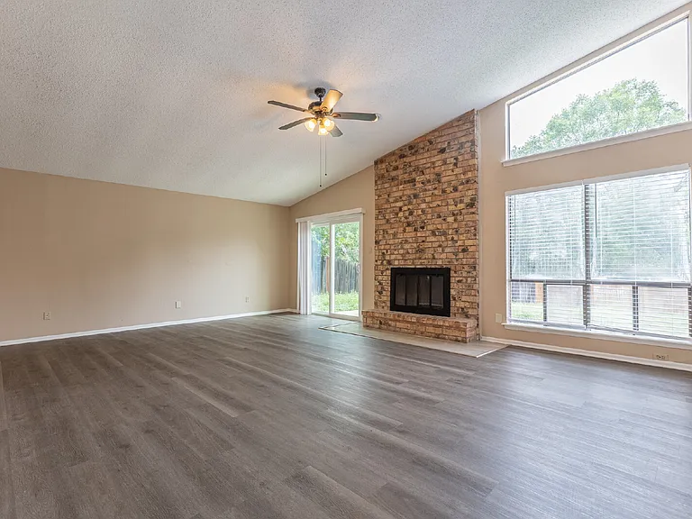 5814 Pineway St — Photo 3