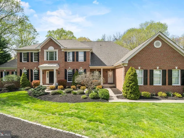 17 Great Oak Dr, Glen Mills, PA 19342