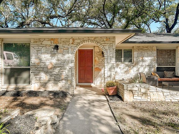 3rd image of 1105 N Riviera Cir